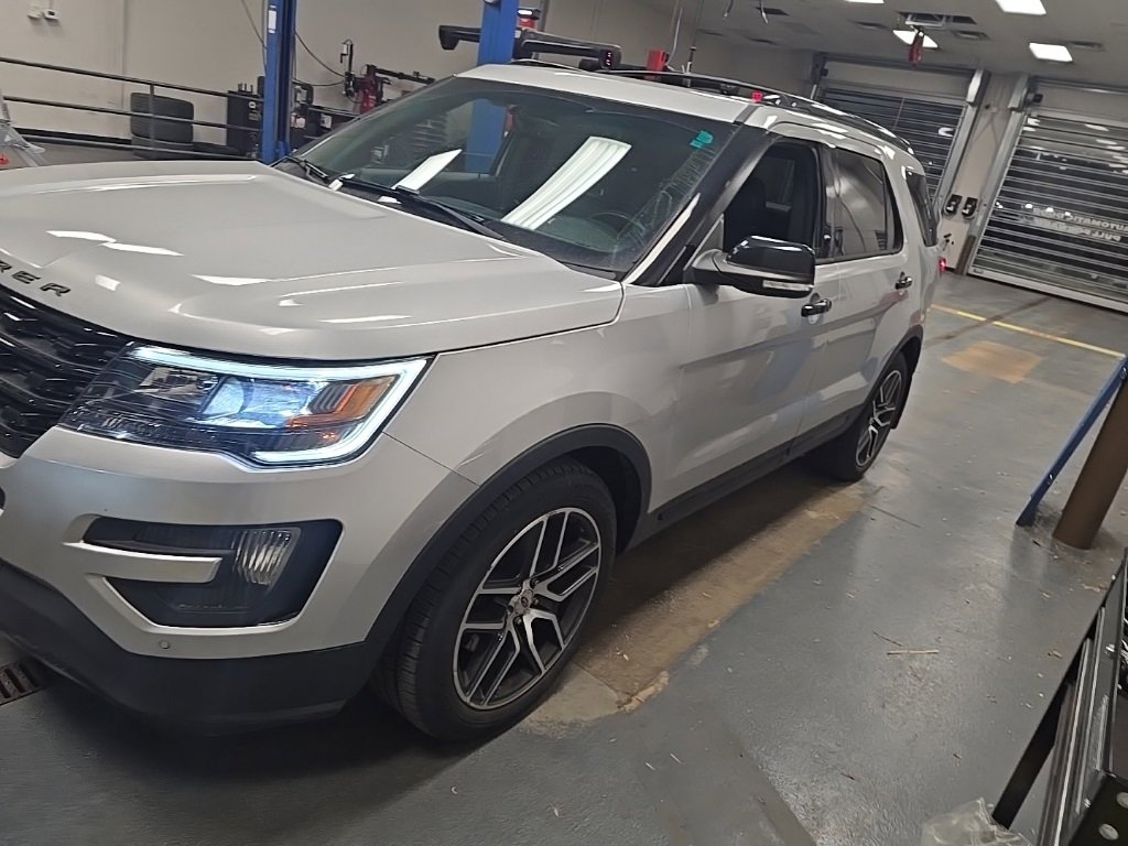 Used 2016 Ford Explorer Sport w/ Equipment Group 401A image 2