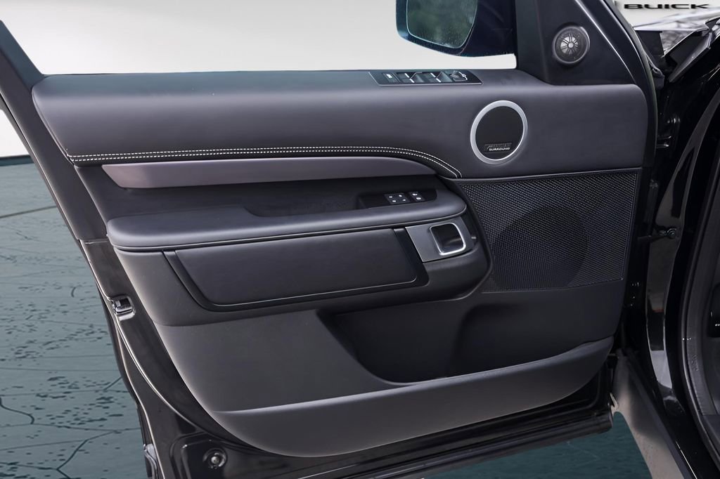 Used 2024 Land Rover Discovery Metropolitan Edition image 28