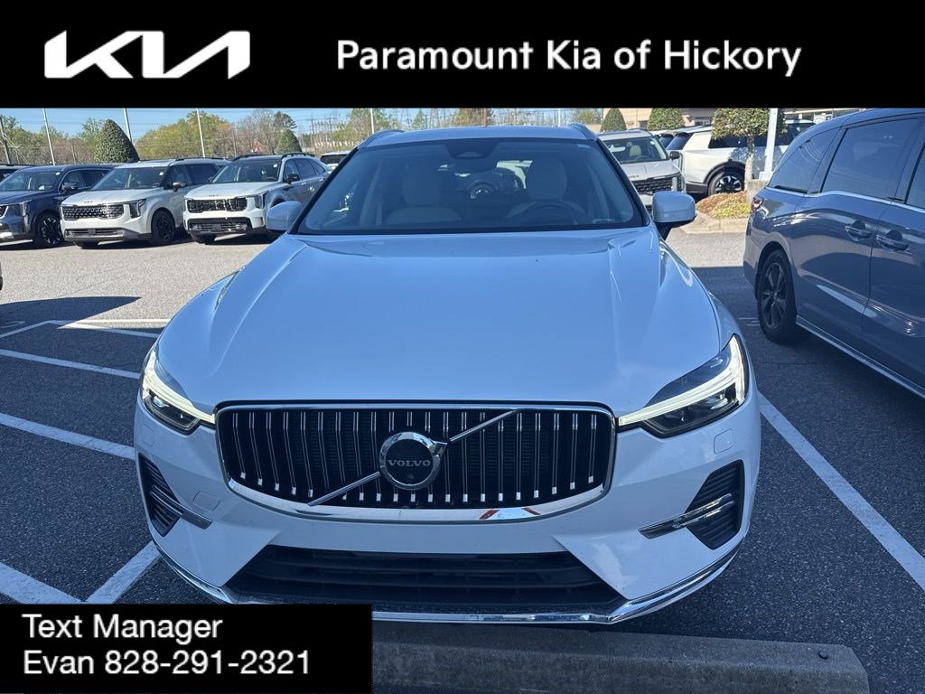 Used 2022 Volvo XC60 T8 Inscription image 2