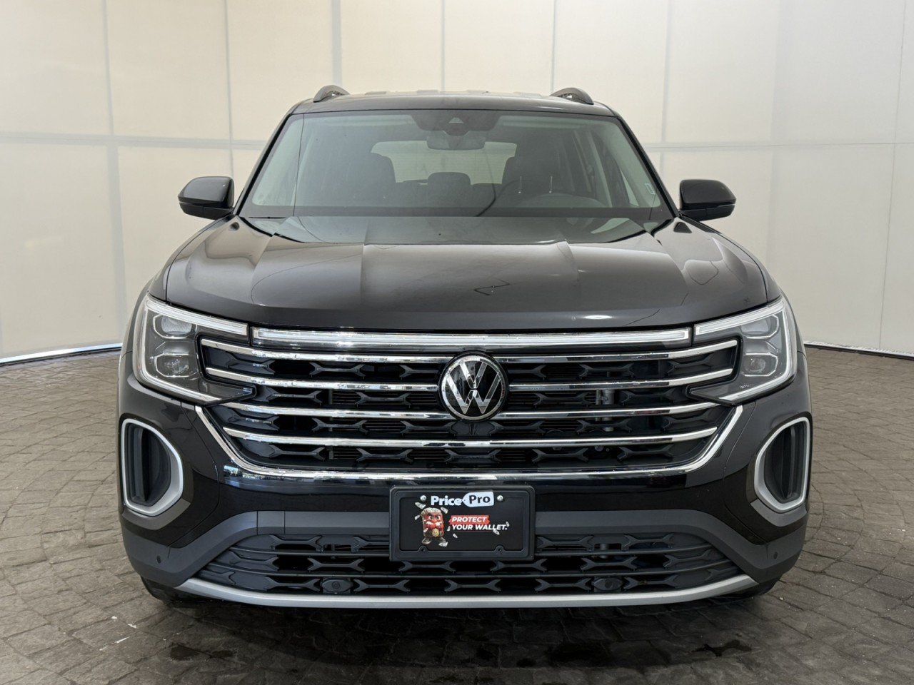 Used 2025 Volkswagen Atlas SE AWD/4WD image 2