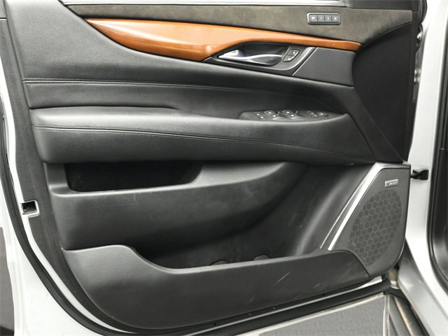 Used 2018 Cadillac Escalade Luxury image 9