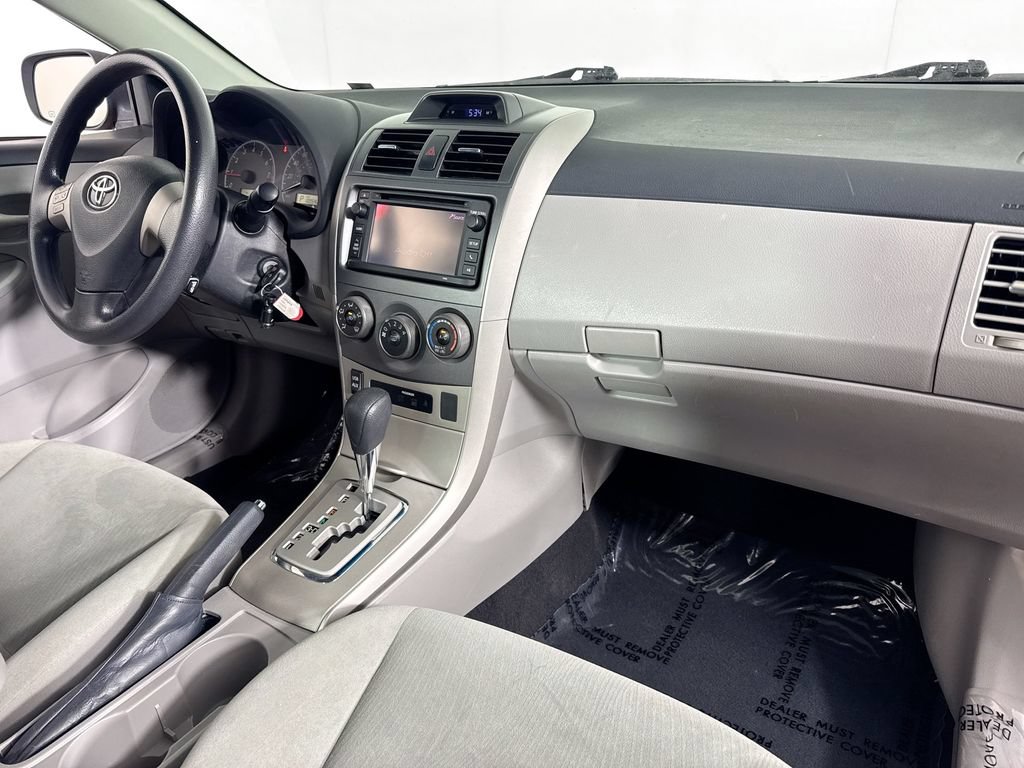 Used 2013 Toyota Corolla LE FWD image 27