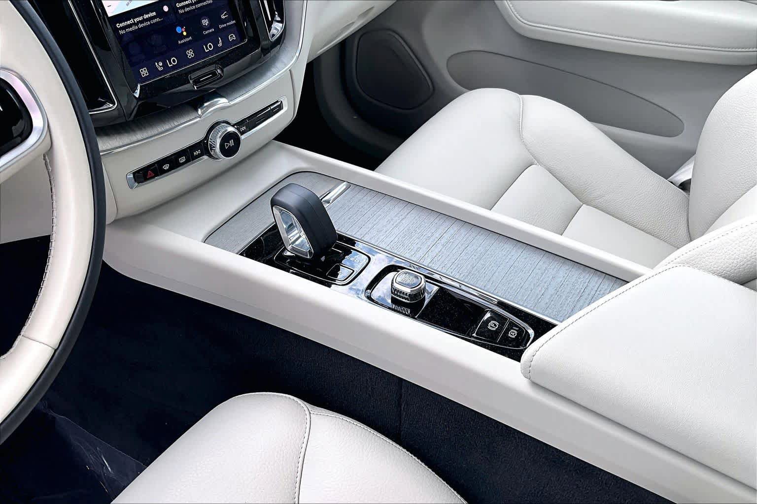 Certified 2023 Volvo XC60 B5 Plus w/ Climate Package AWD/4WD image 16