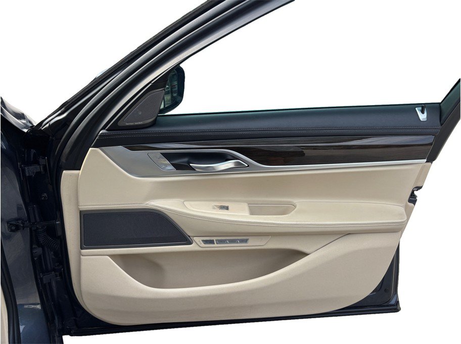 Used 2016 BMW 750i RWD image 49