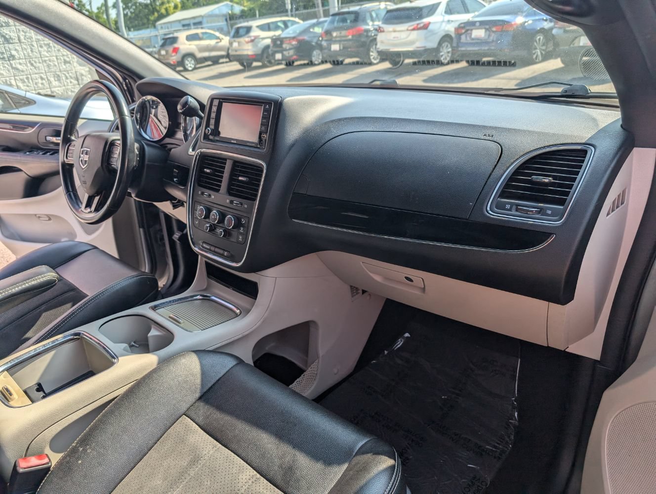 Used 2020 Dodge Grand Caravan SXT FWD image 13