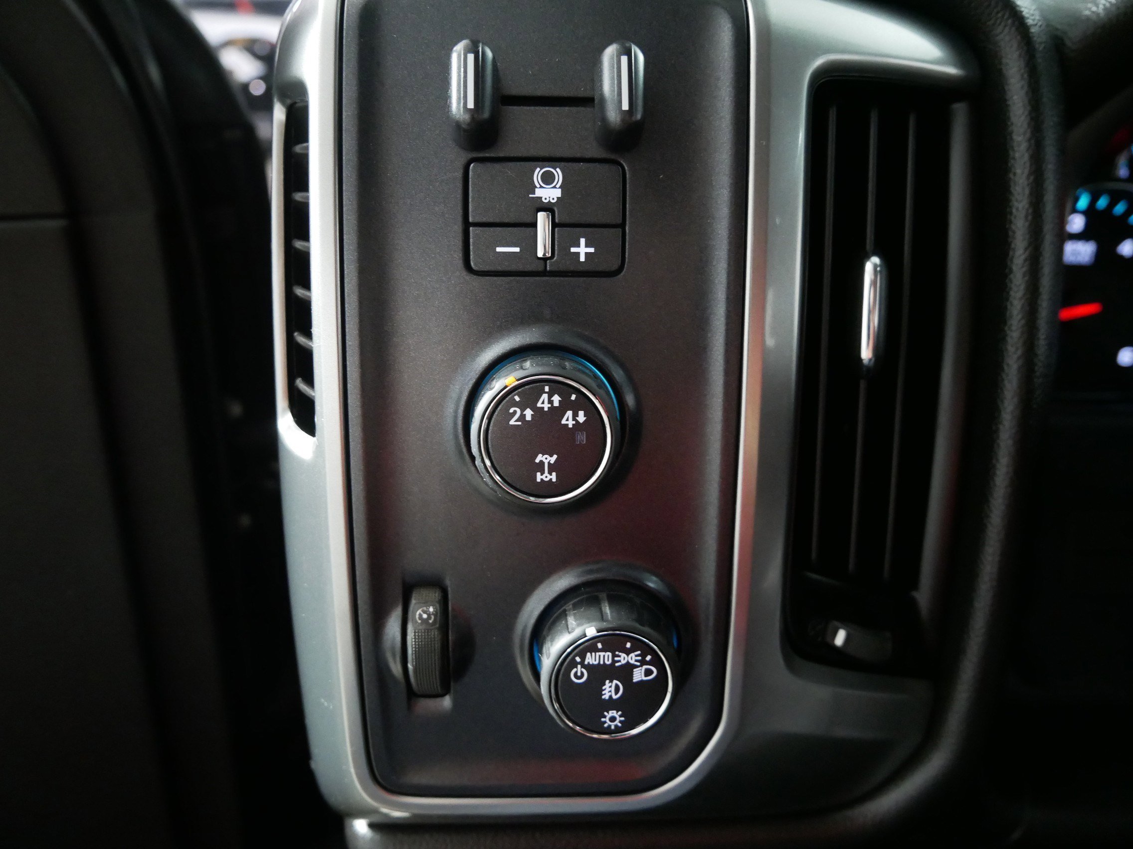 Used 2016 Chevrolet Silverado 2500 LT w/ Midnight Edition AWD/4WD image 26