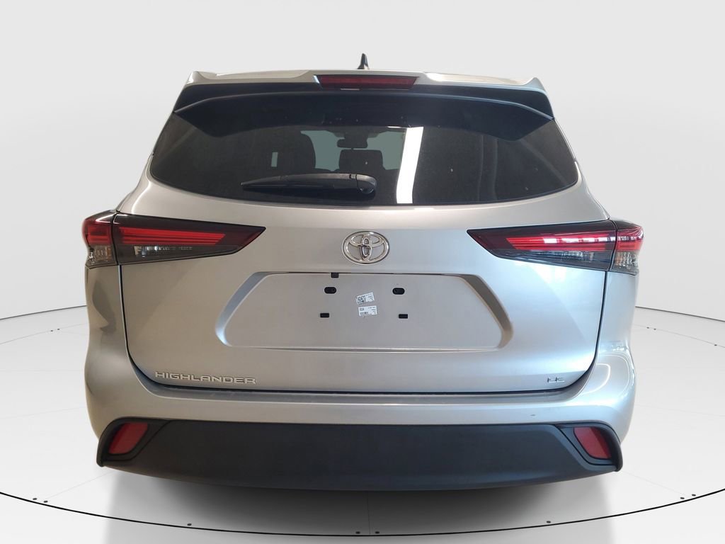Used 2024 Toyota Highlander LE image 6