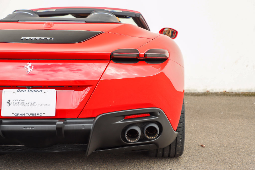 Certified 2026 Ferrari Roma Spider RWD image 32