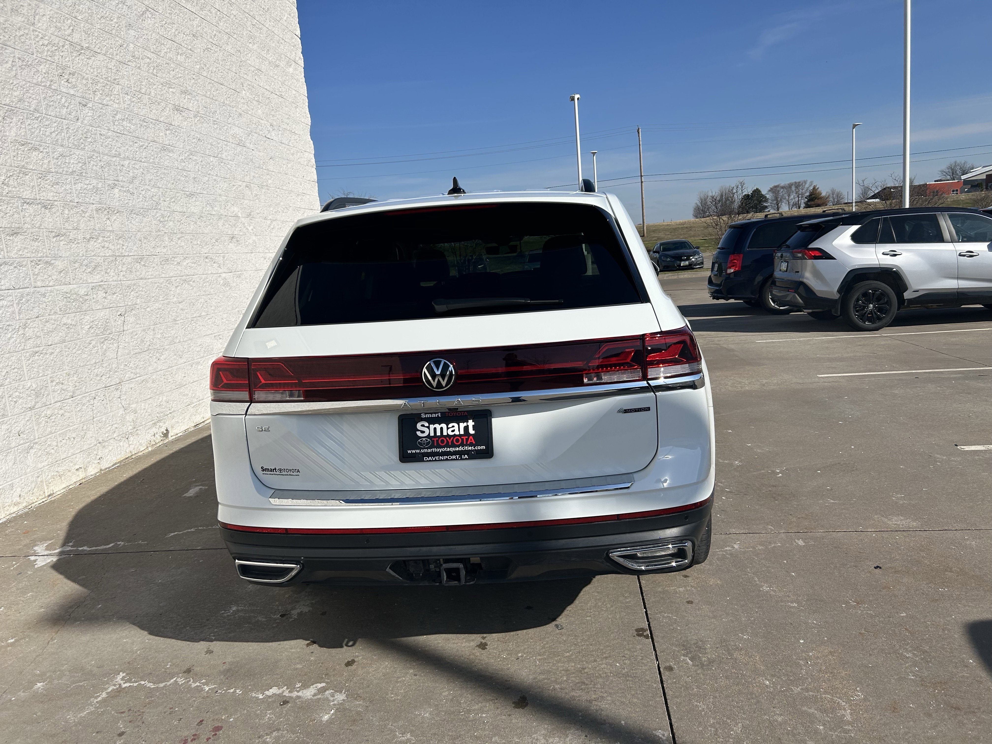 Used 2024 Volkswagen Atlas SE w/ Panoramic Sunroof Package image 4