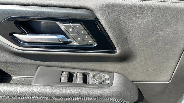 New 2026 GMC Yukon XL Denali w/ Sun & Power Step Package AWD/4WD image 12