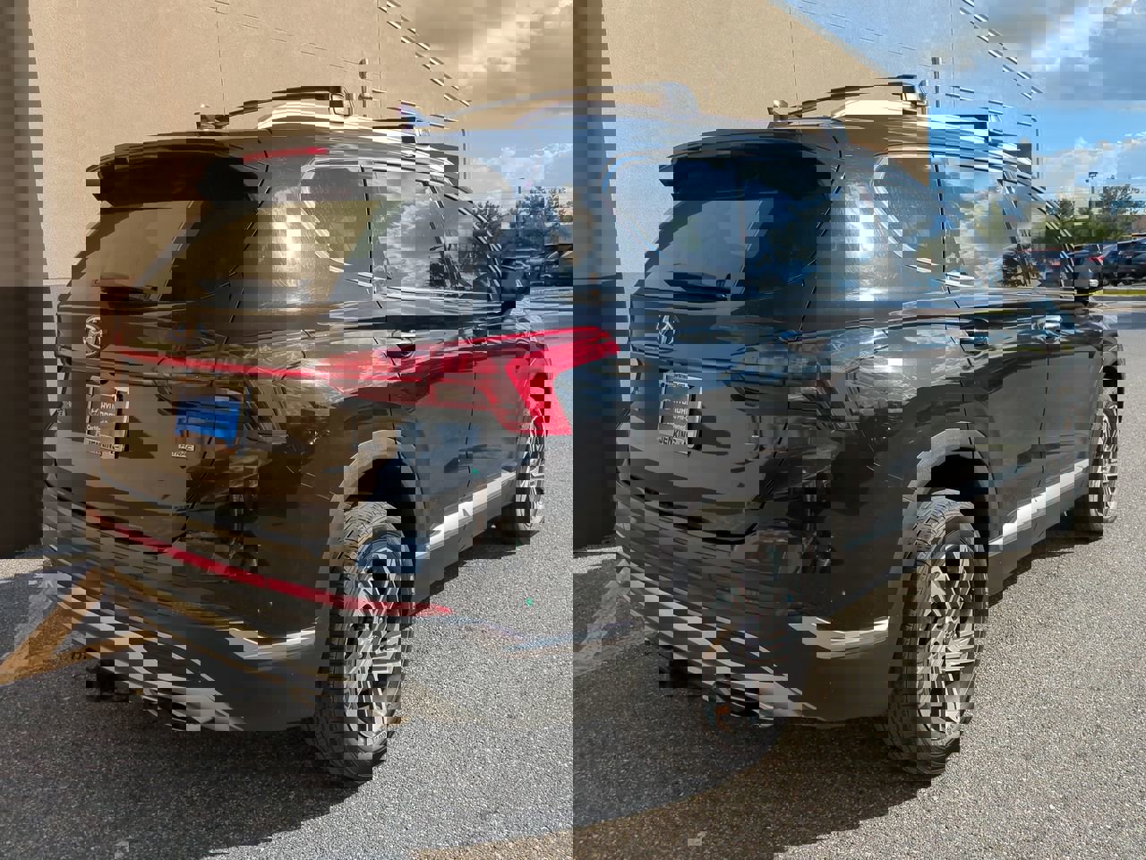 Used 2022 Hyundai Santa Fe SEL w/ Convenience Package image 4