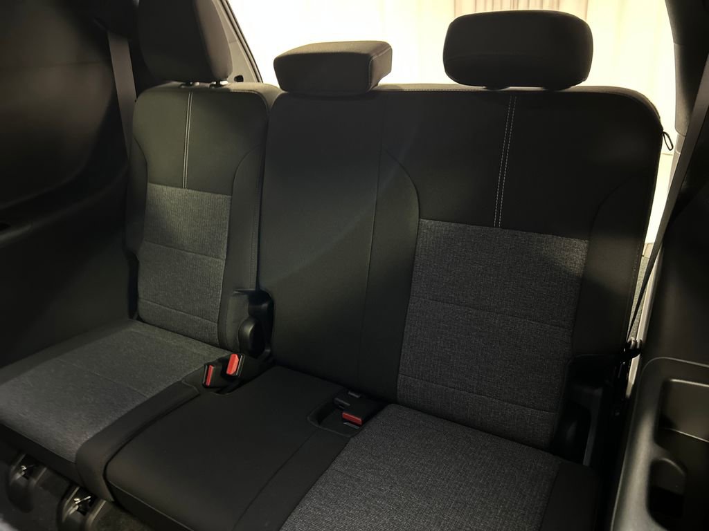 Used 2025 GMC Acadia Elevation image 24