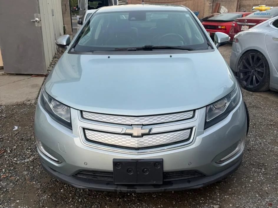 Used 2013 Chevrolet Volt Premium w/ Premium Trim Package FWD image 2