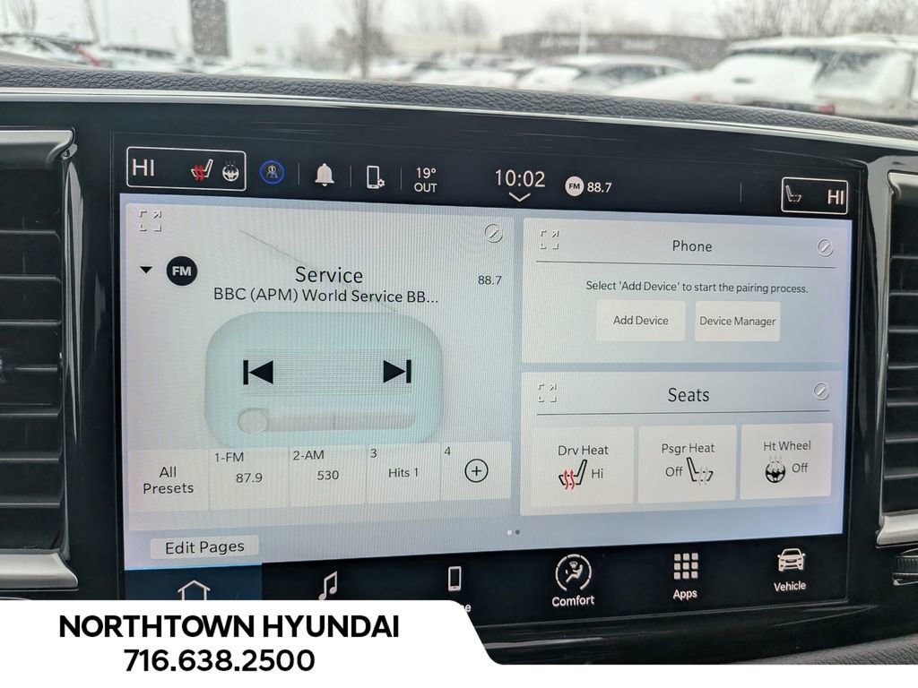 Used 2024 Chrysler Pacifica Touring-L image 19