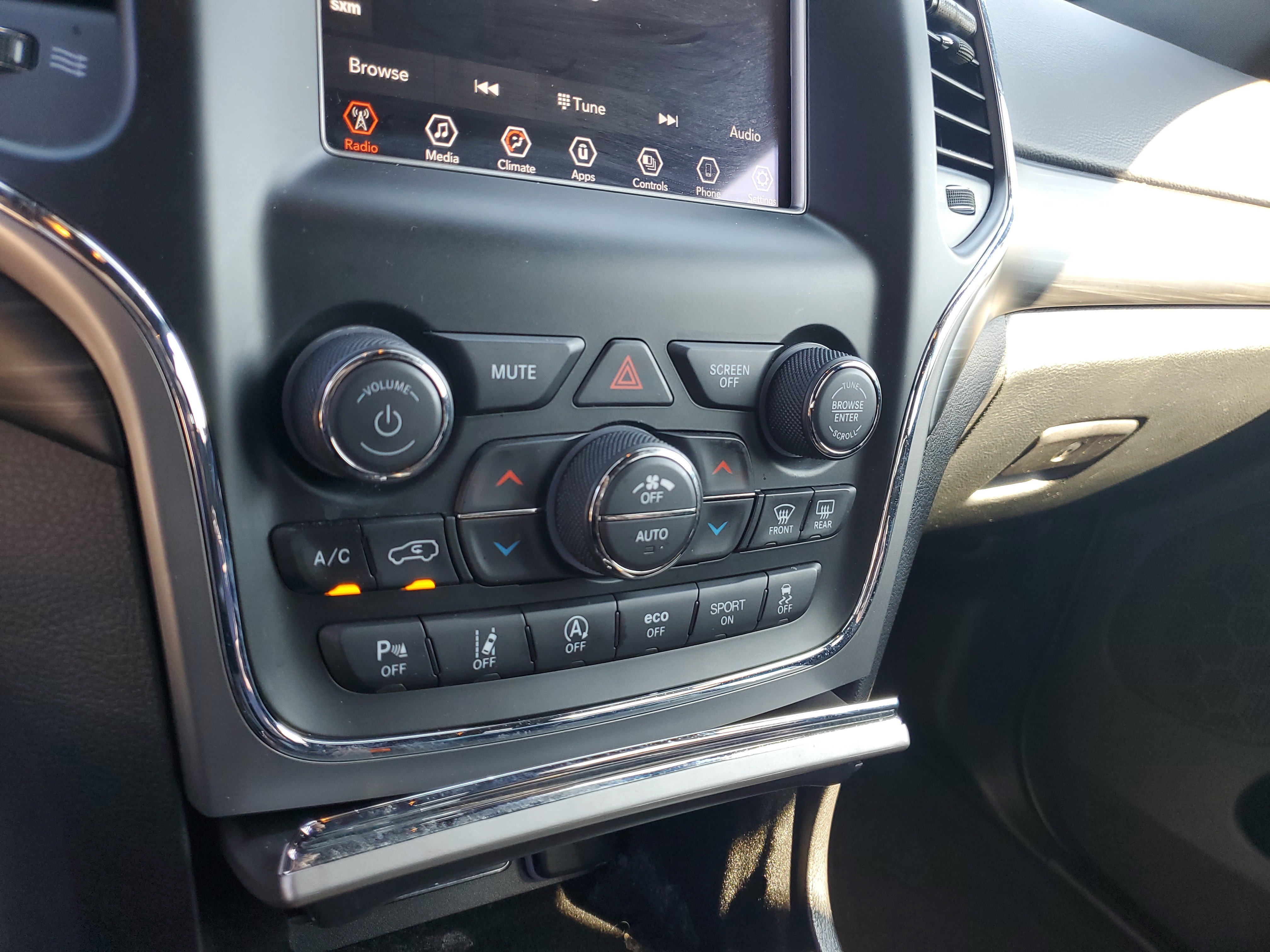 Used 2021 Jeep Grand Cherokee Laredo image 22