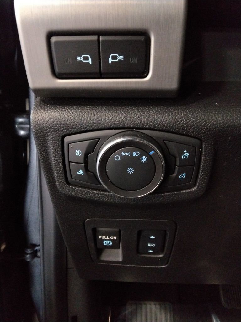 Used 2018 Ford F150 Platinum w/ Equipment Group 701A Luxury image 17