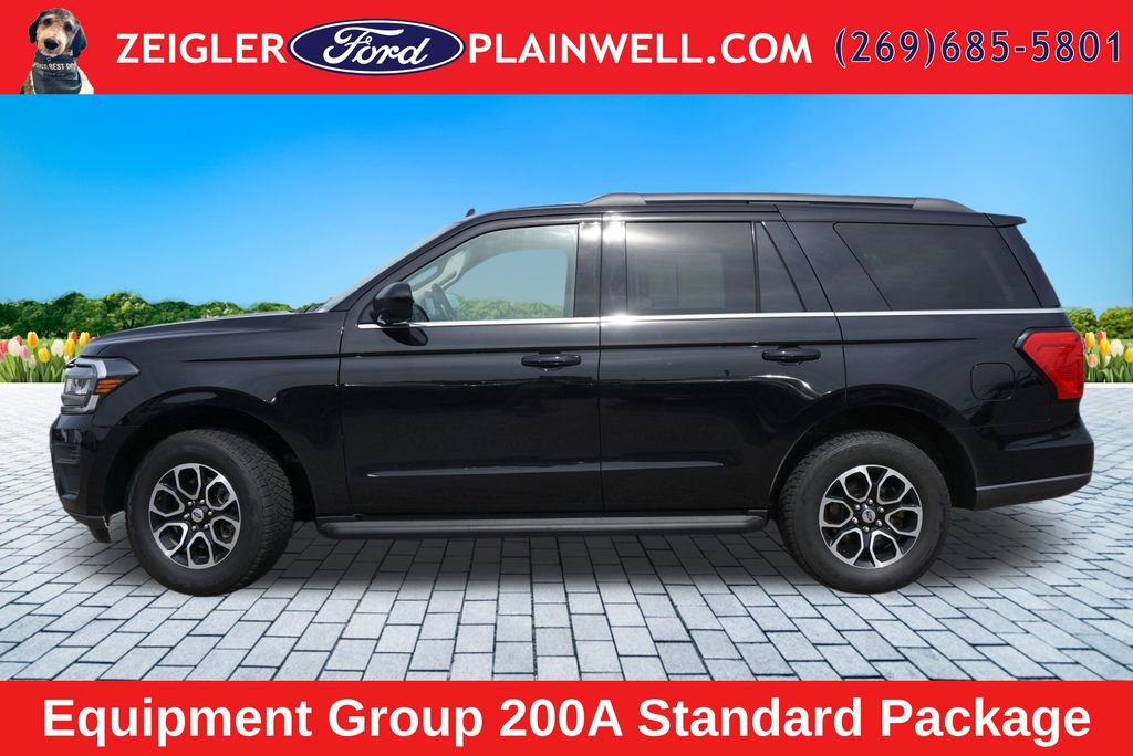 Used 2024 Ford Expedition XLT AWD/4WD image 2
