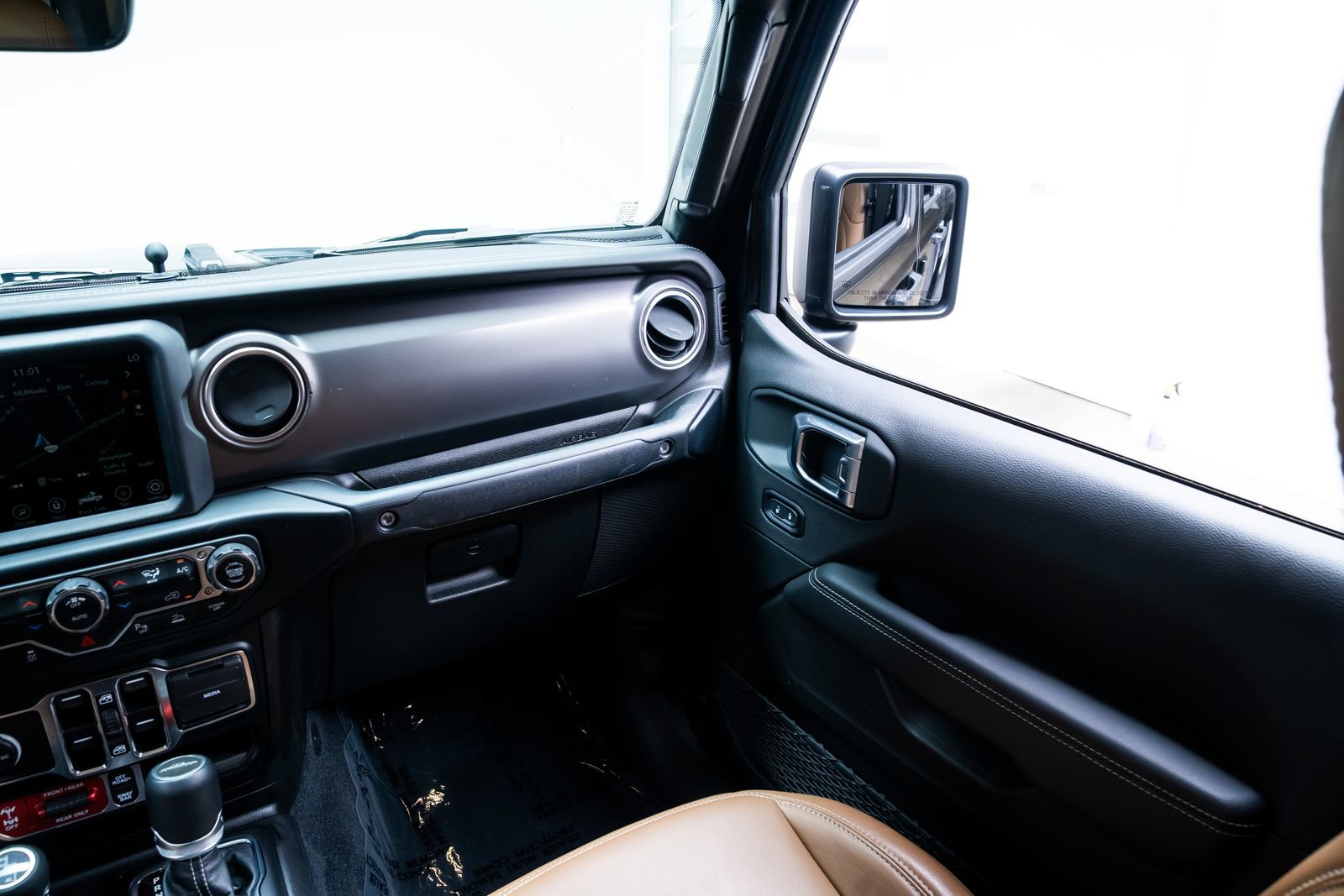 Used 2023 Jeep Gladiator Rubicon w/ Safety Group AWD/4WD image 9