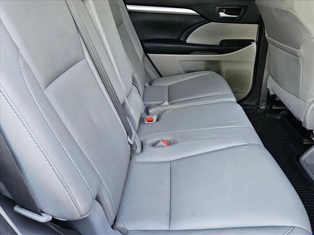 Used 2018 Toyota Highlander XLE AWD/4WD image 21