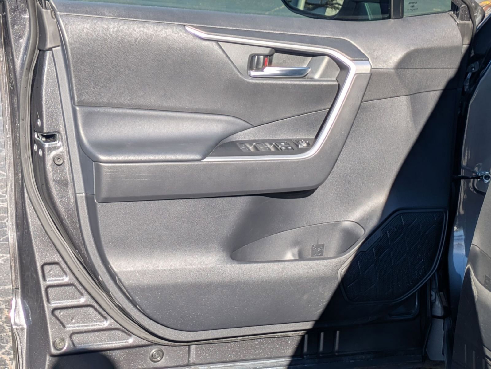 Used 2022 Toyota RAV4 XLE image 19