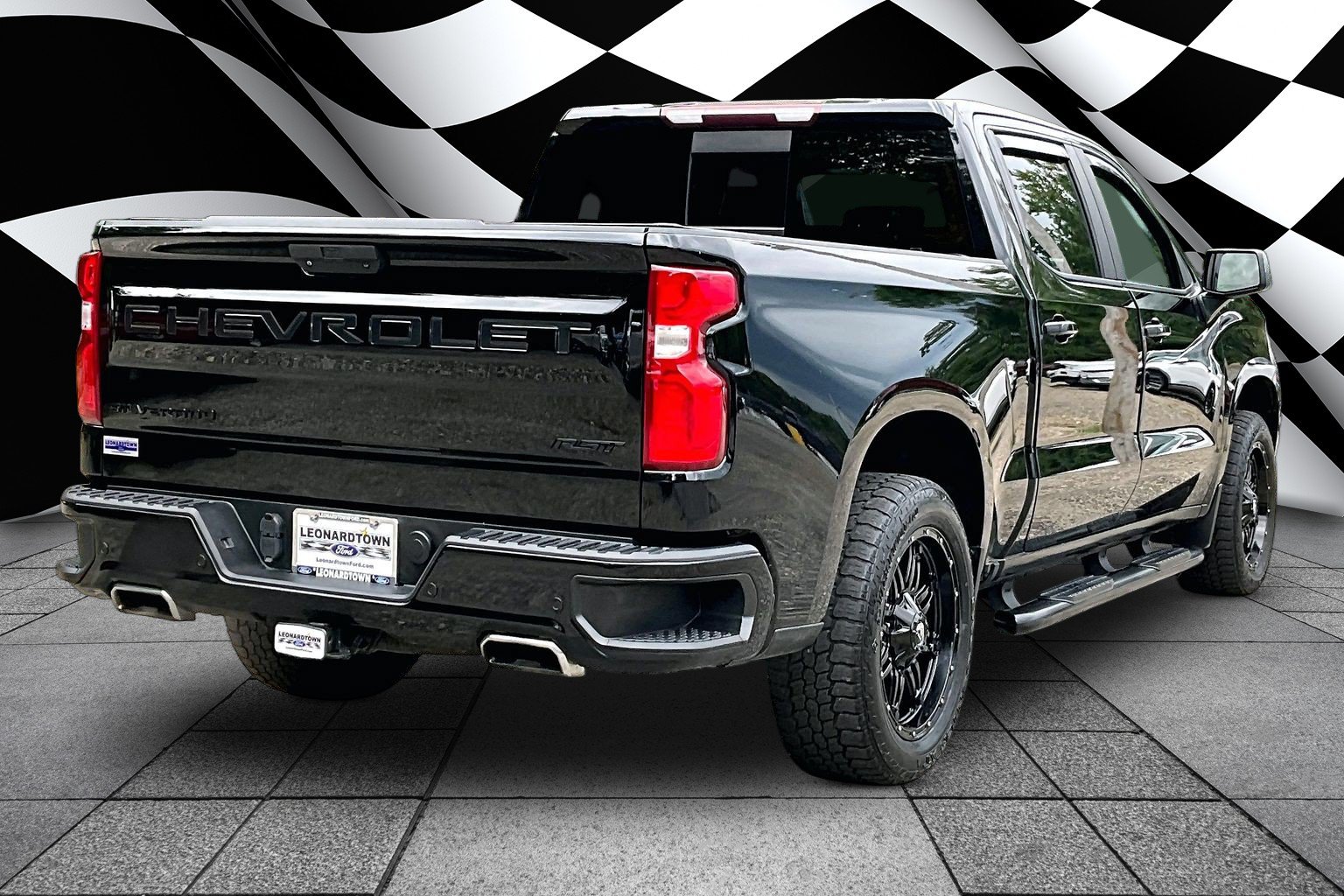 Used 2021 Chevrolet Silverado 1500 RST AWD/4WD image 2