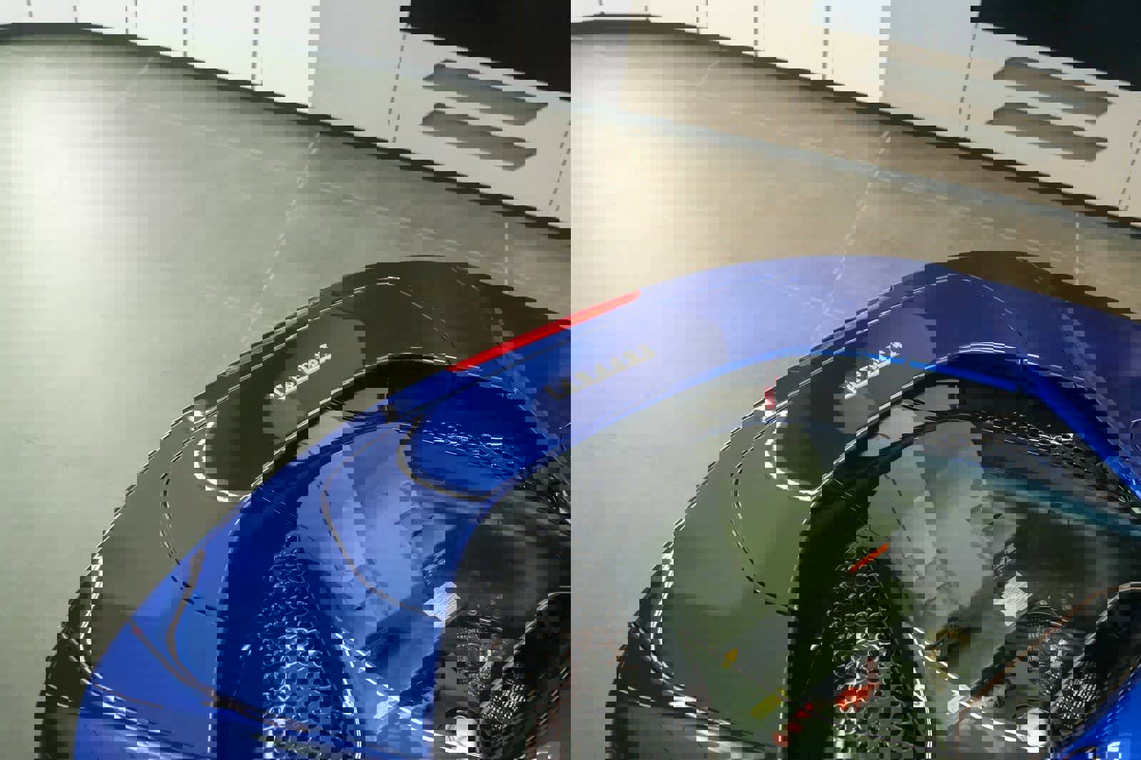 Used 2022 Ferrari SF90 Spider image 4