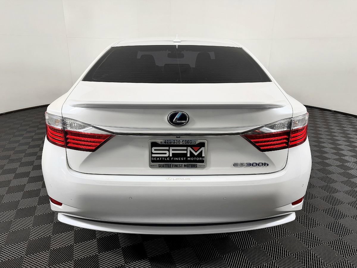 Used 2014 Lexus ES 300h w/ Luxury Package w/Bamboo Trim FWD image 9