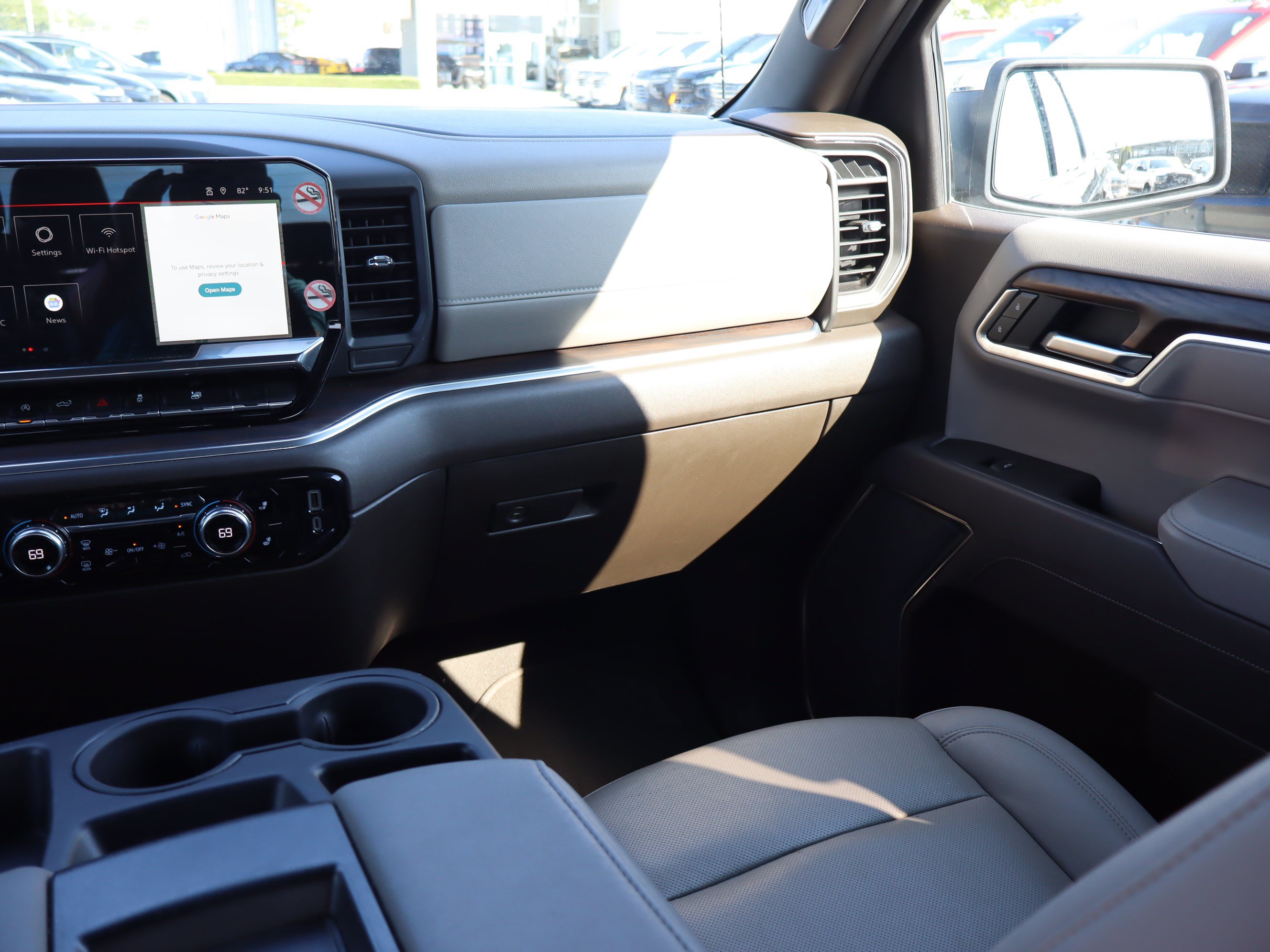 Used 2025 GMC Sierra 1500 SLT AWD/4WD image 15