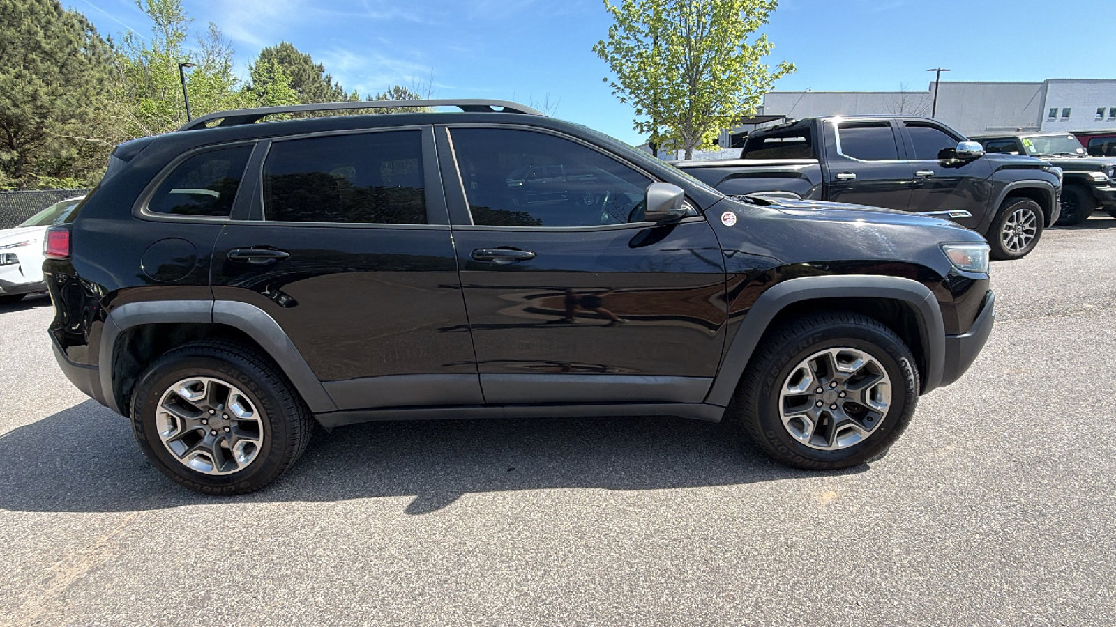 Used 2019 Jeep Cherokee Trailhawk image 7