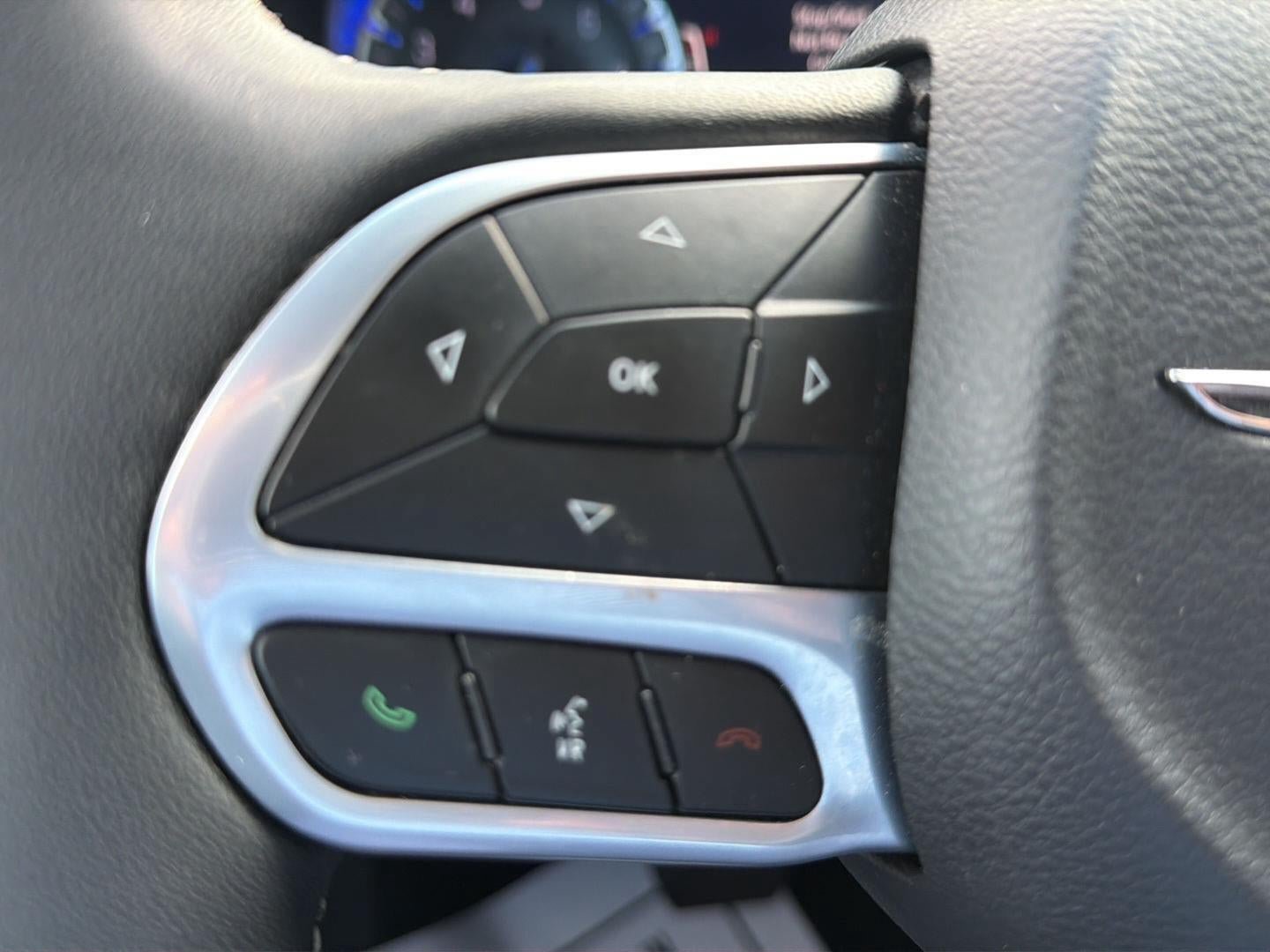 Used 2025 Chrysler Pacifica Select FWD image 16