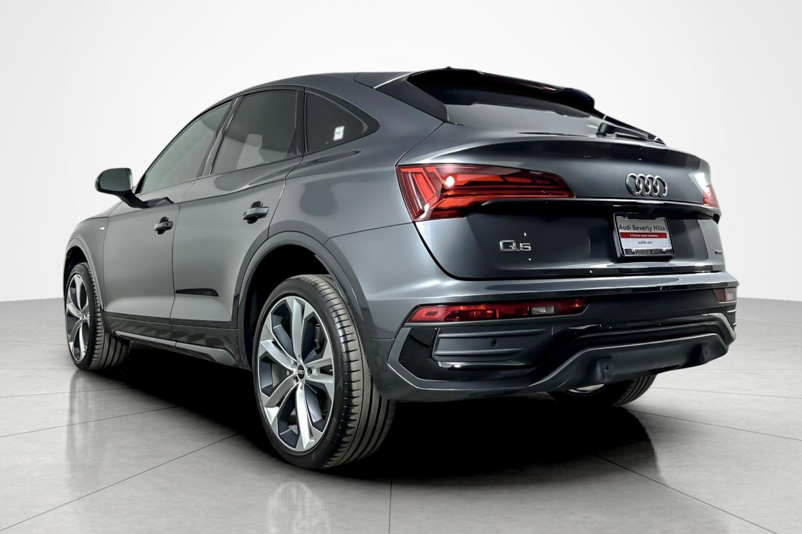 Used 2023 Audi Q5 2.0T Premium Plus w/ Premium Plus Package image 3