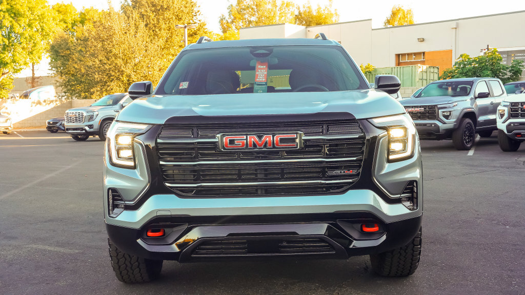 Used 2026 GMC Terrain AT4 AWD/4WD image 4