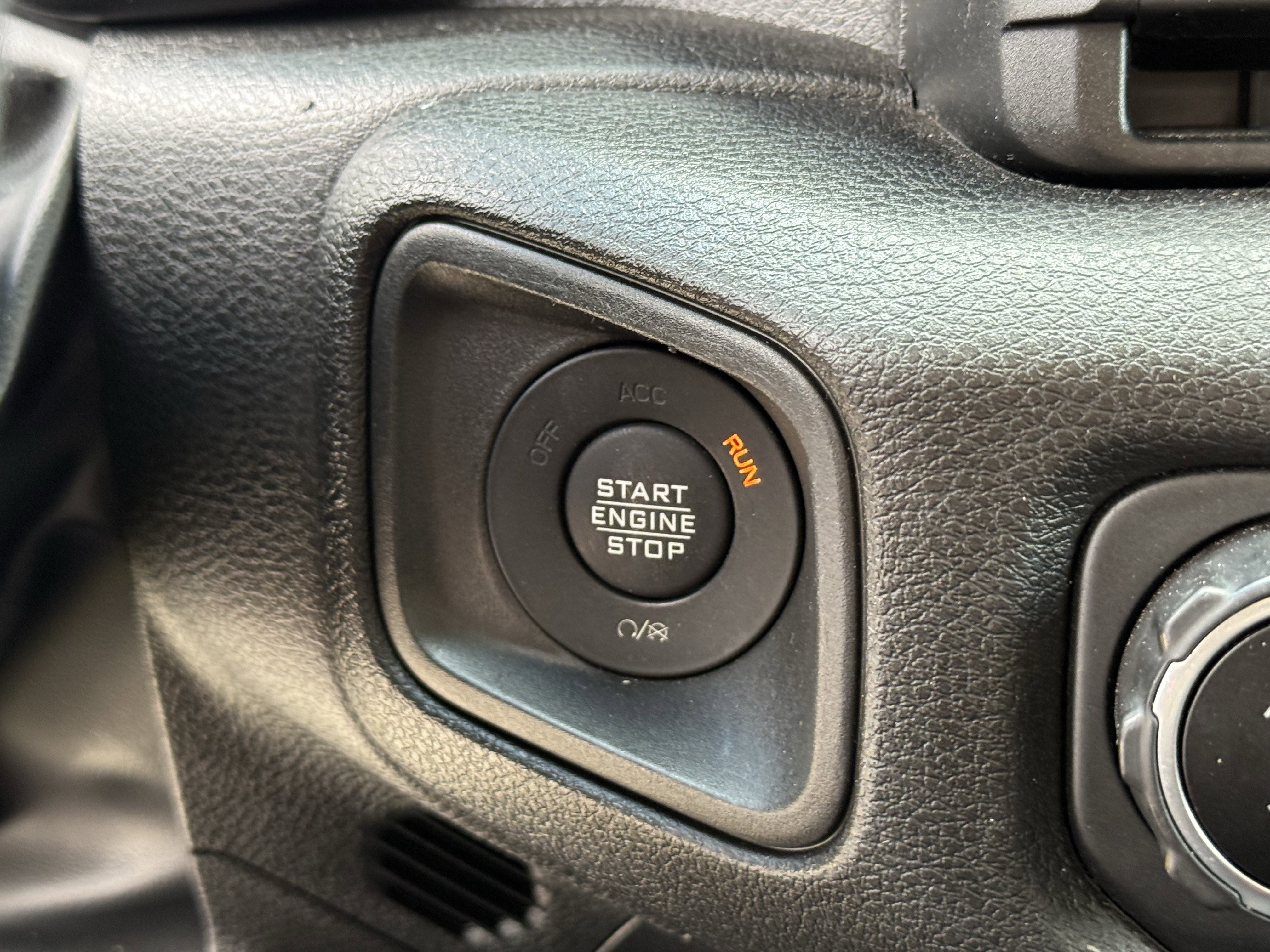 Used 2024 Jeep Gladiator Sport AWD/4WD image 25