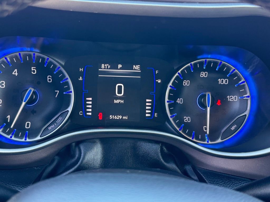 Used 2022 Chrysler Voyager LX image 14