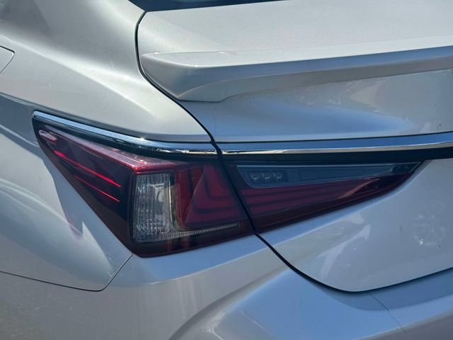 Certified 2024 Lexus ES 300h w/ Luxury Package FWD image 14