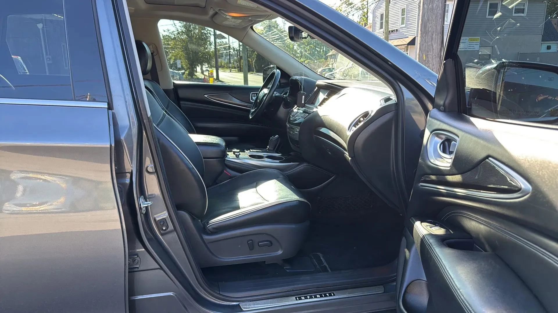 Used 2019 INFINITI QX60 Luxe w/ Essential Package image 25