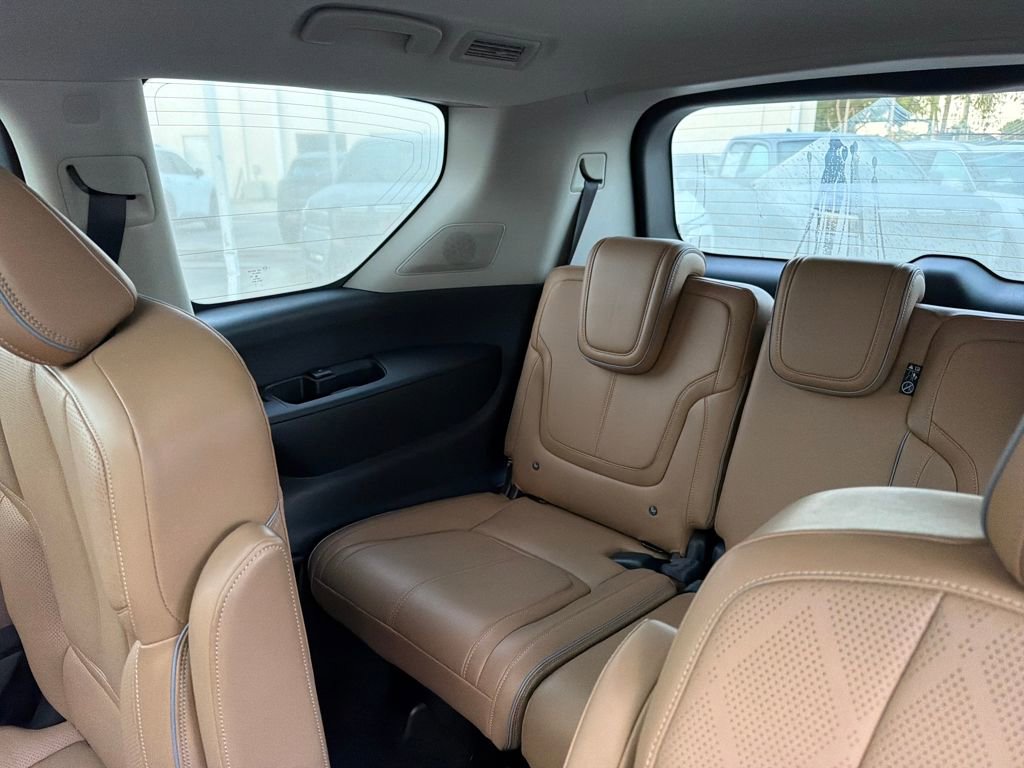 Used 2025 INFINITI QX80 Sensory image 33