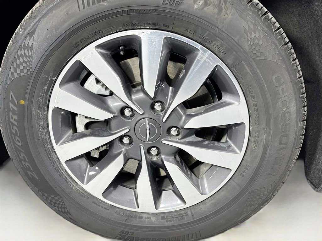 Used 2023 Chrysler Pacifica Touring-L image 41