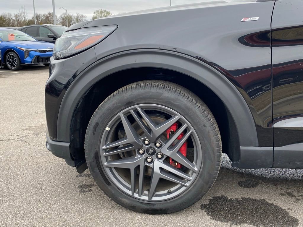 Used 2025 Ford Explorer ST-Line w/ ST-Line Street Pack image 34