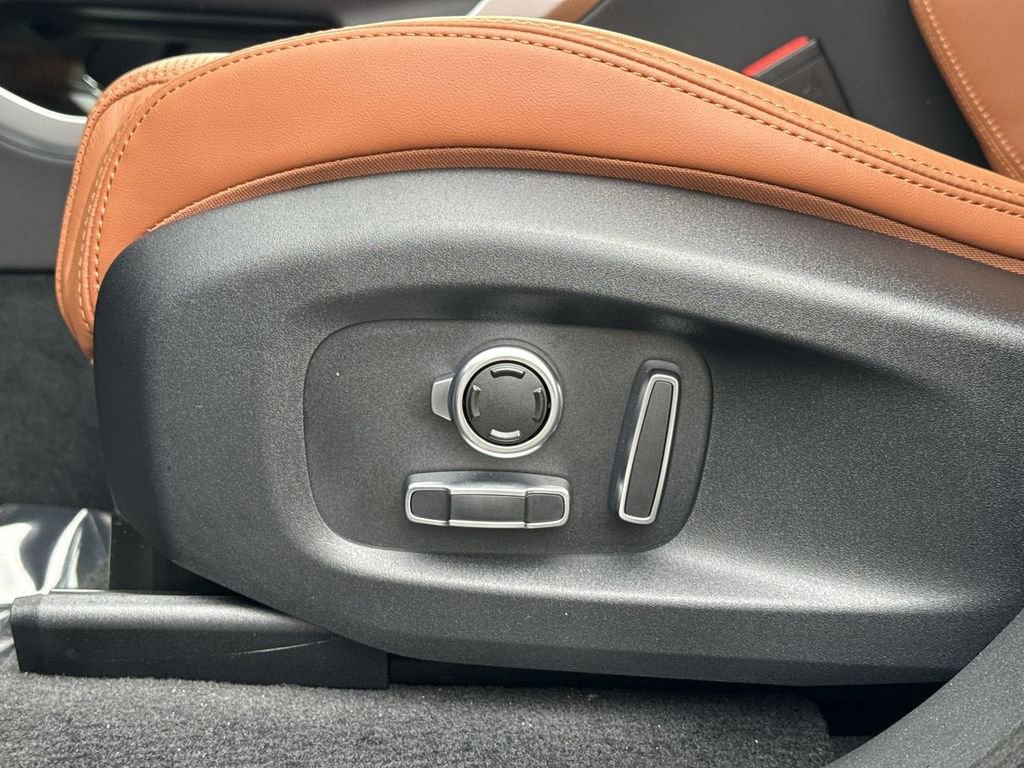 Used 2025 Jaguar F-PACE R-Dynamic S AWD/4WD image 20
