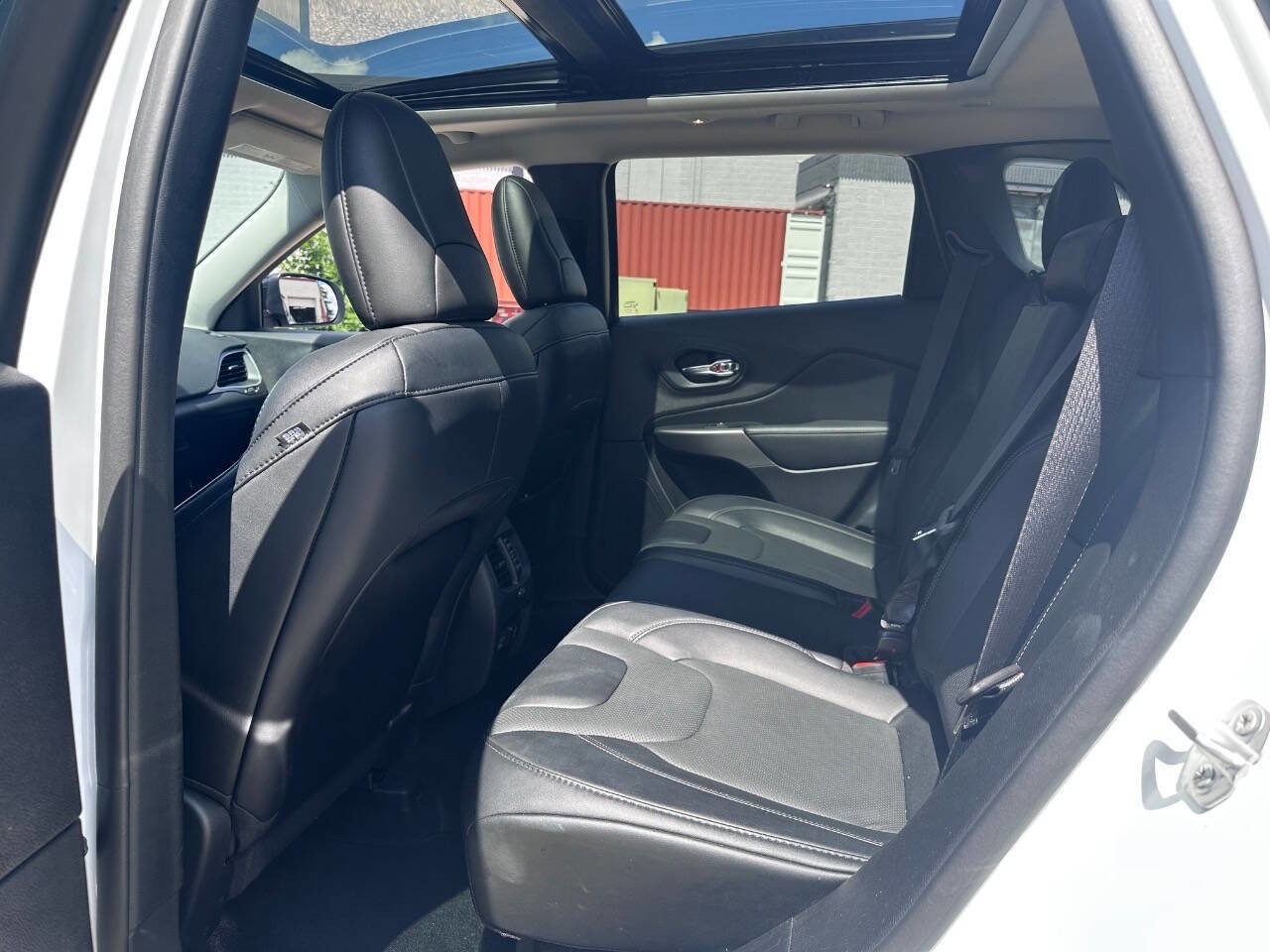 Used 2022 Jeep Cherokee Latitude Lux w/ Sun & Sound Group image 7