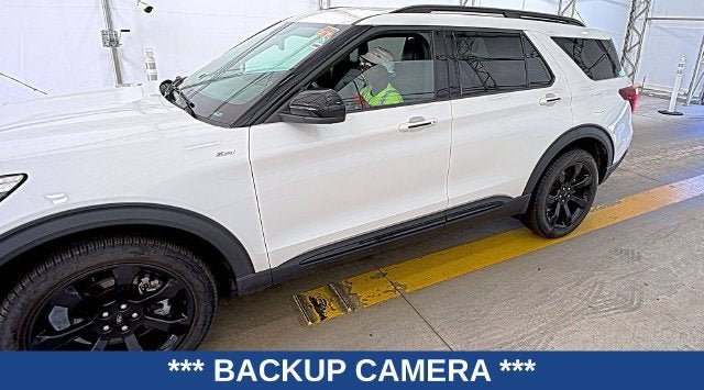 Used 2023 Ford Explorer ST-Line AWD/4WD image 3