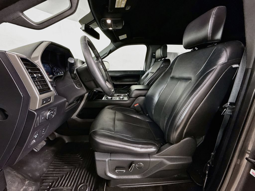 Used 2018 Ford Expedition XLT w/ Equipment Group 202A AWD/4WD image 22