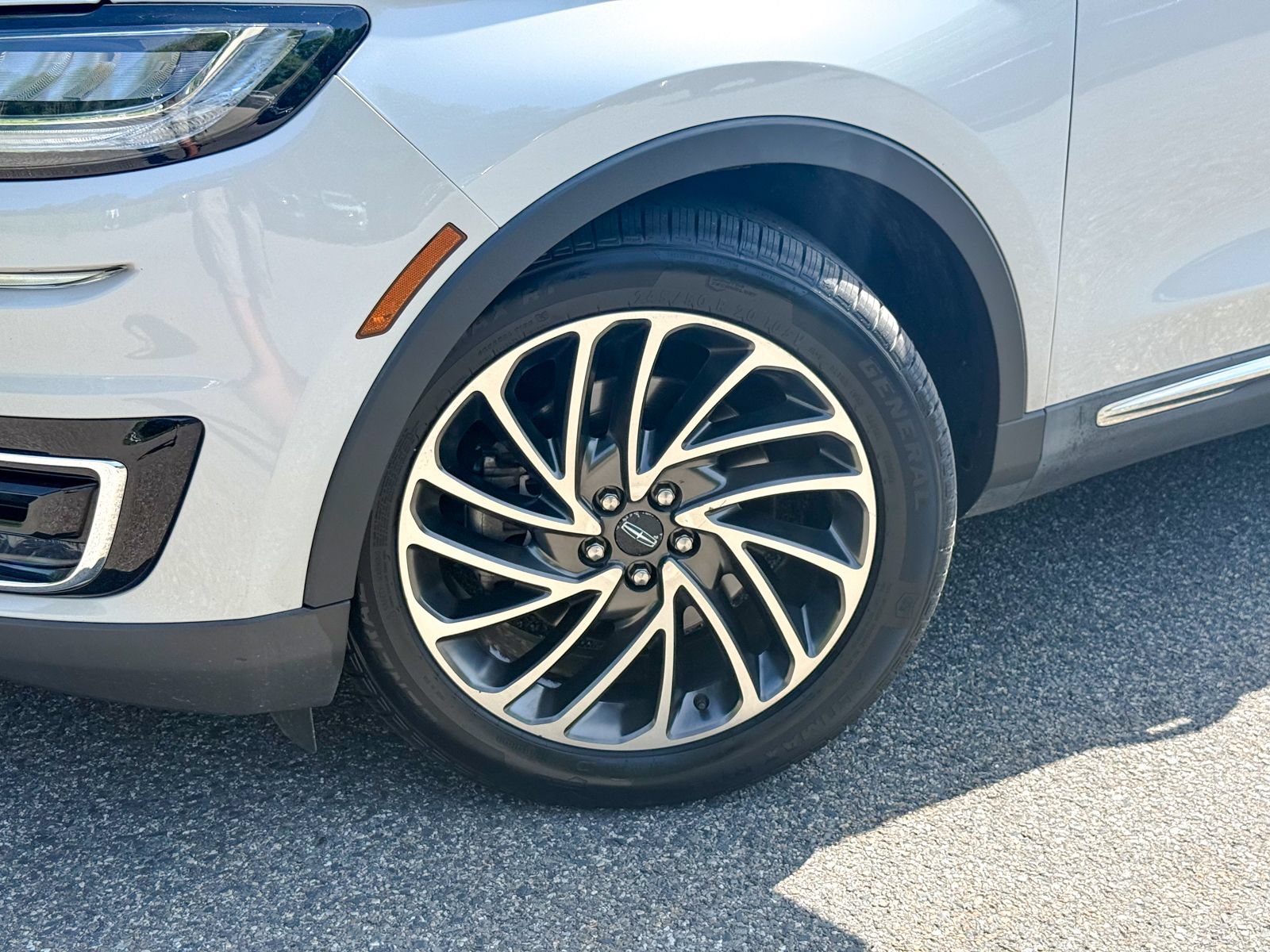 Used 2019 Lincoln Nautilus Reserve w/ Class II Trailer Tow Package AWD/4WD image 10