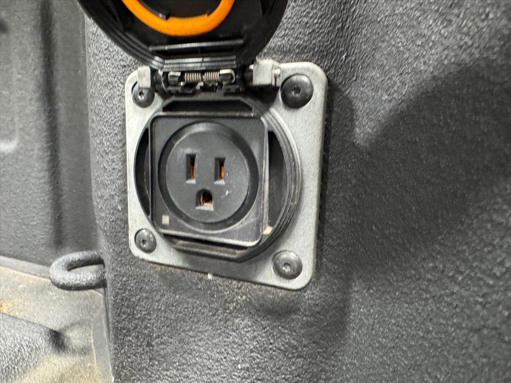 Used 2023 GMC Sierra 1500 SLT w/ SLT Premium Package image 11