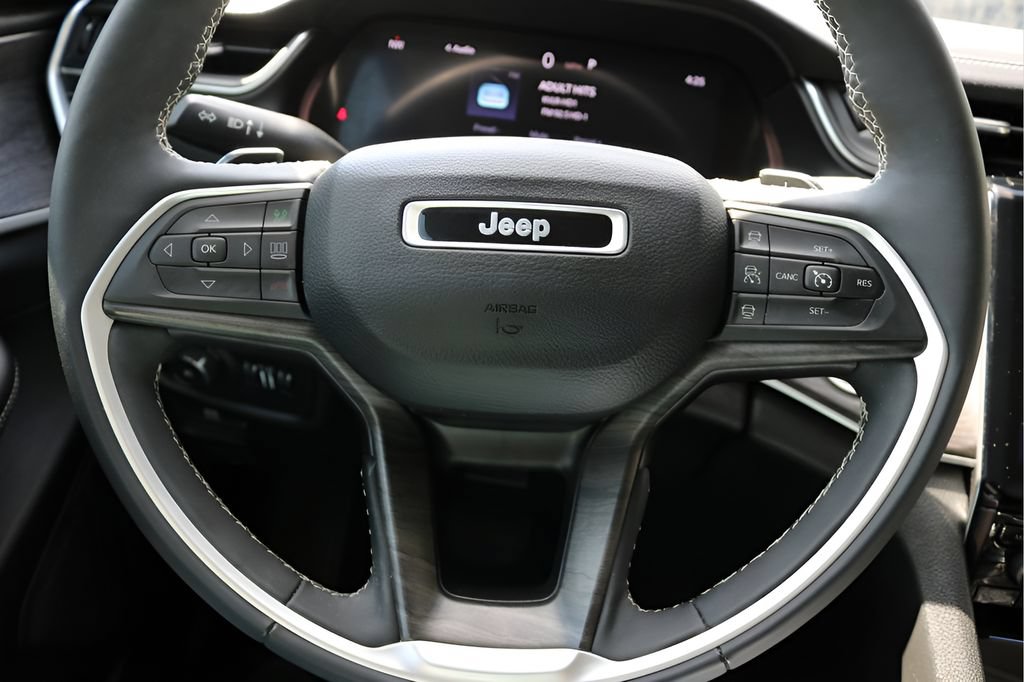 Used 2024 Jeep Grand Cherokee Limited RWD image 21