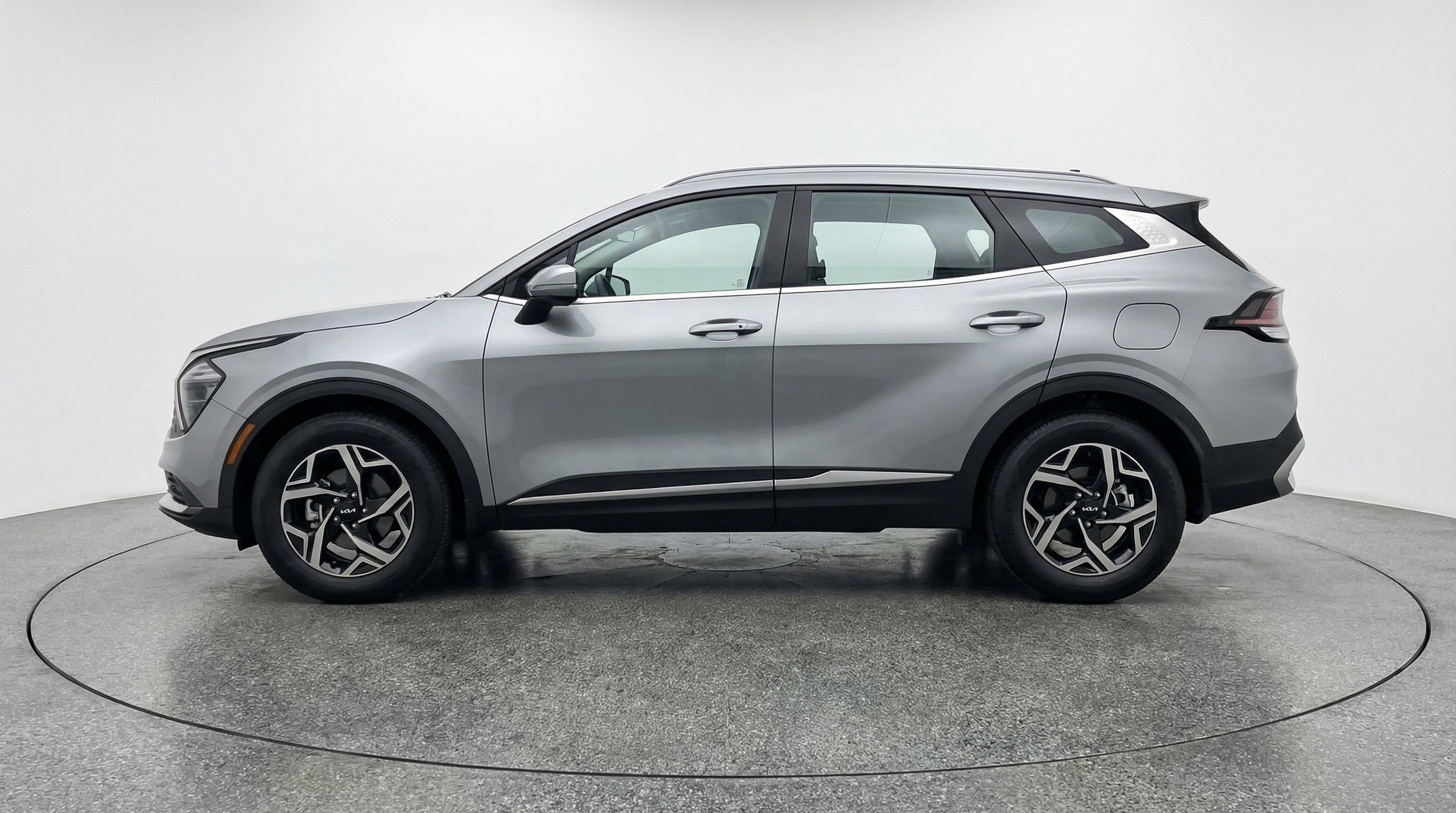 Used 2025 Kia Sportage LX image 5