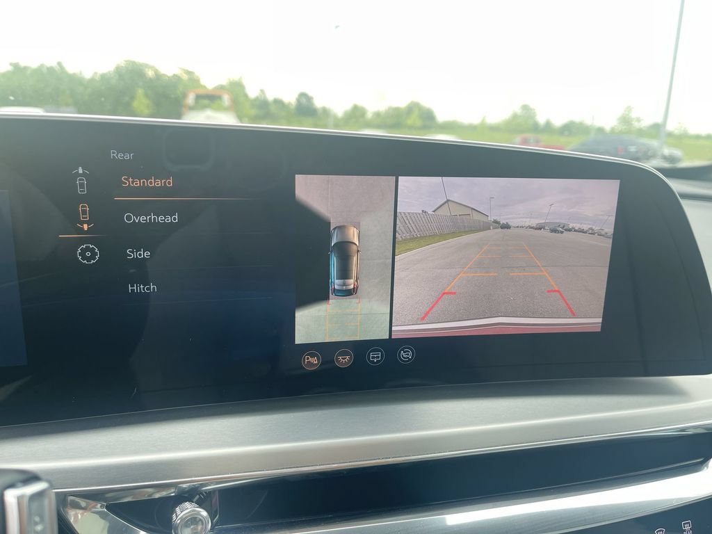 Certified 2025 Cadillac Lyriq Luxury AWD/4WD image 29