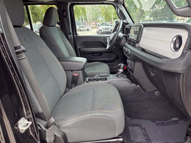 Used 2024 Jeep Wrangler Unlimited Sahara AWD/4WD image 31