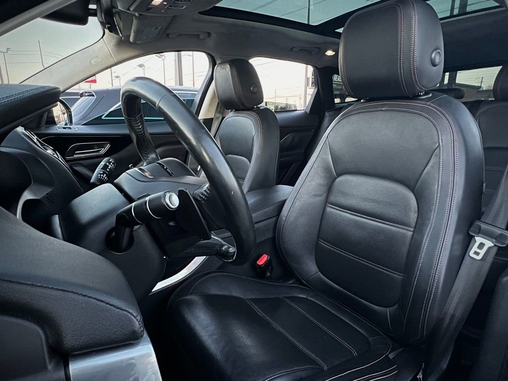 Used 2020 Jaguar F-PACE Prestige image 16